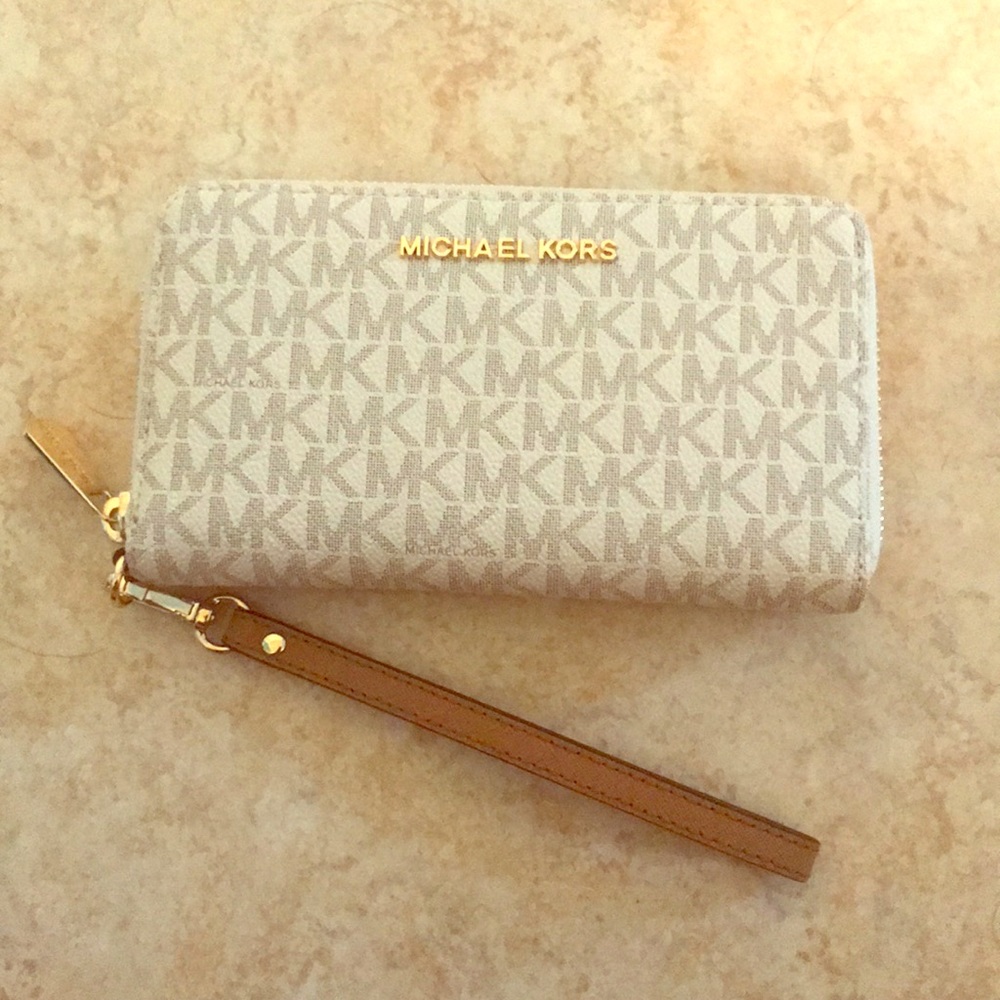 MK Jet Set Travel Wallet